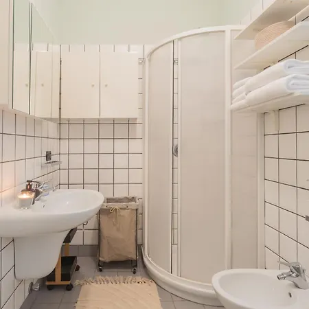 Lejlighed Besana 9 On The - Private Garden & Parking By Rent